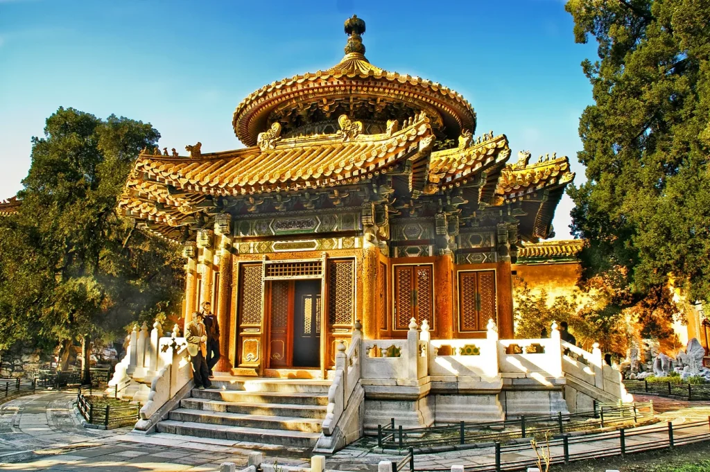 北京故宫红墙与秋日阳光